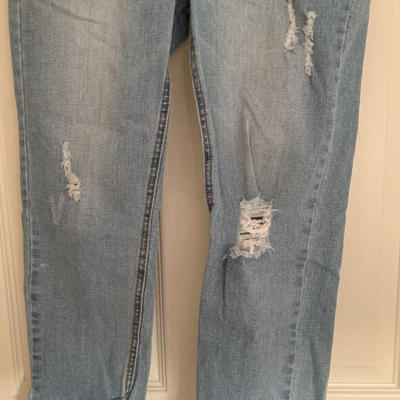 C&C California Cropped Distressed Jeans - Picture 5 of 9